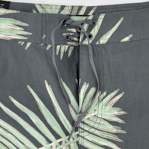 Brixton Temple Swim Trunks Mens Size 38 Tropical Fern Print 18" - Picture 2 of 7